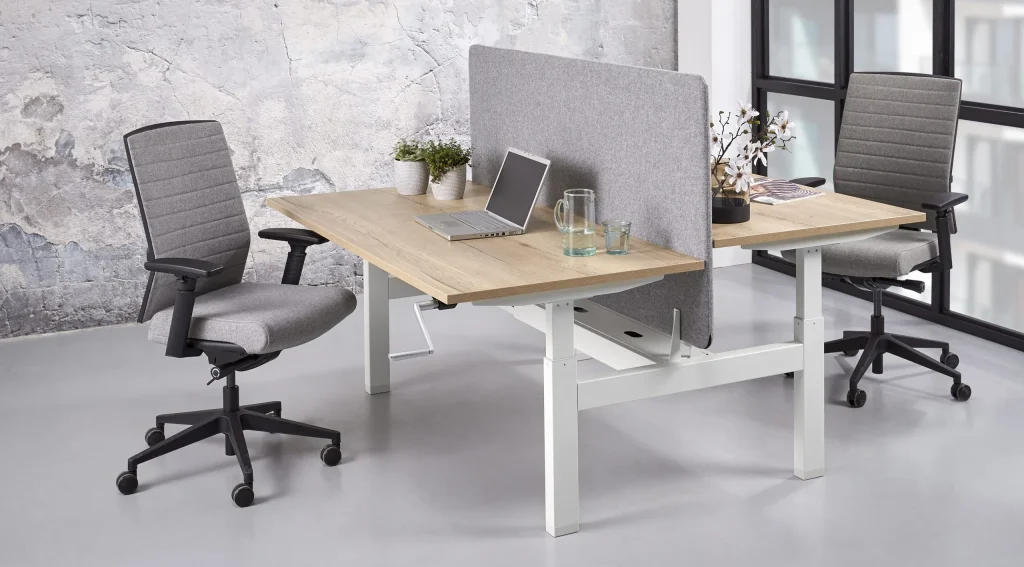 Dynamic Workspace Thanks to Activework desks 1 Desks that activework kantoormeubelen delivered